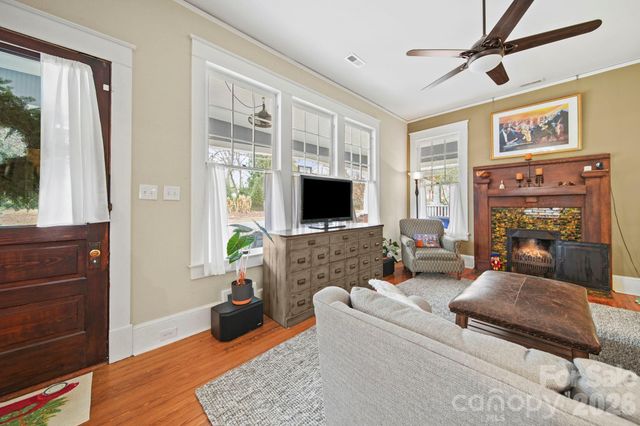202 S Oak Street, Statesville, NC 28677