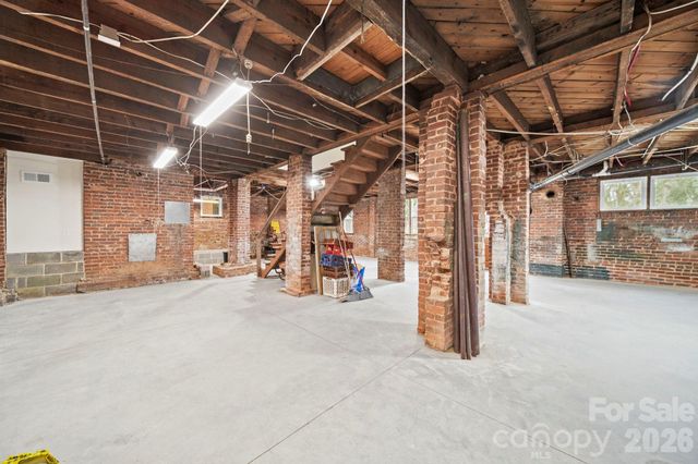 202 S Oak Street, Statesville, NC 28677