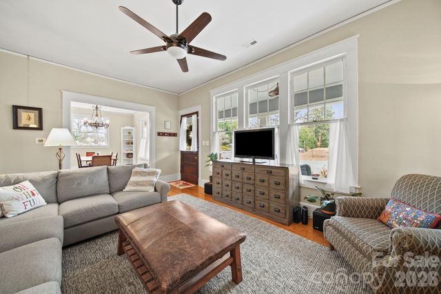 202 S Oak Street, Statesville, NC 28677