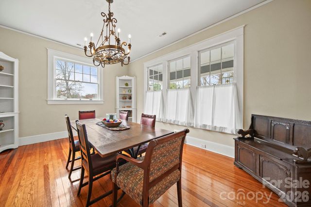 202 S Oak Street, Statesville, NC 28677