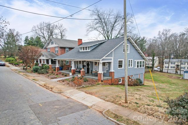 202 S Oak Street, Statesville, NC 28677