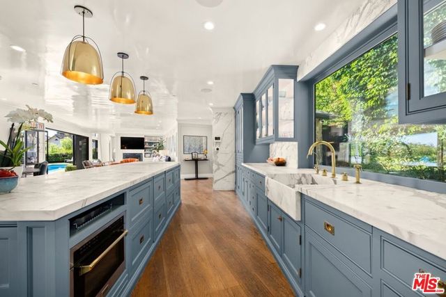 1640 N Kings Road, Los Angeles, CA 90069