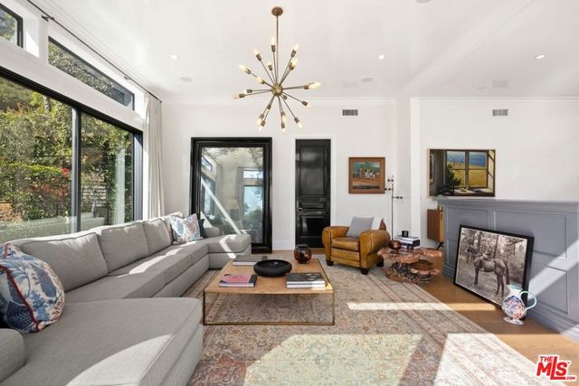 1640 N Kings Road, Los Angeles, CA 90069