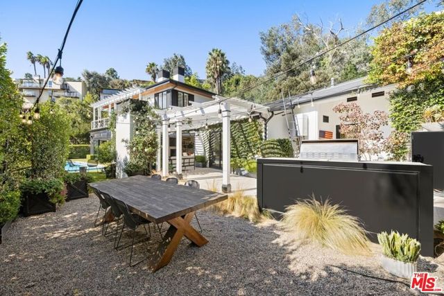 1640 N Kings Road, Los Angeles, CA 90069