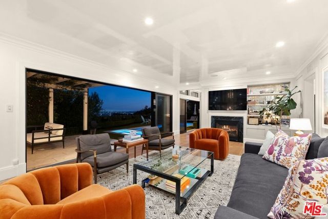 1640 N Kings Road, Los Angeles, CA 90069