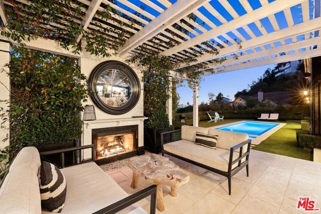 1640 N Kings Road, Los Angeles, CA 90069