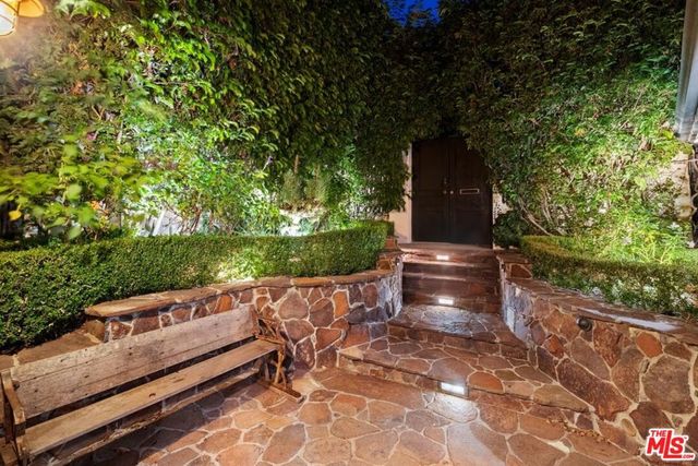1640 N Kings Road, Los Angeles, CA 90069