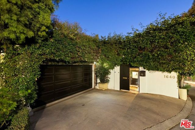 1640 N Kings Road, Los Angeles, CA 90069