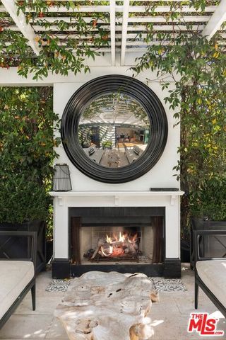 1640 N Kings Road, Los Angeles, CA 90069