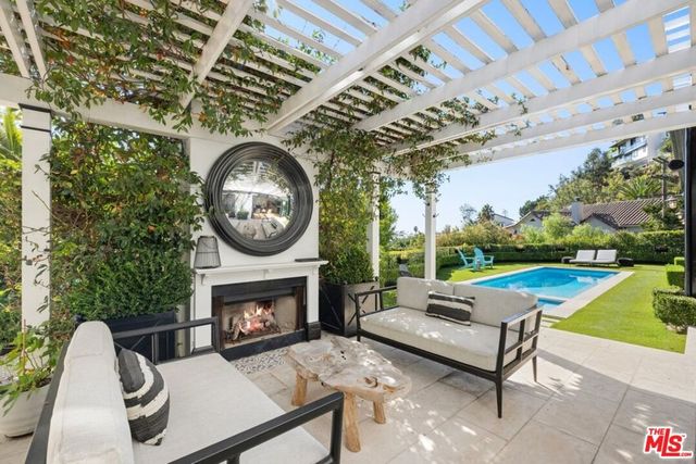 1640 N Kings Road, Los Angeles, CA 90069
