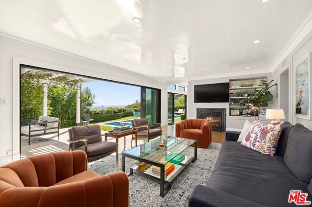 1640 N Kings Road, Los Angeles, CA 90069