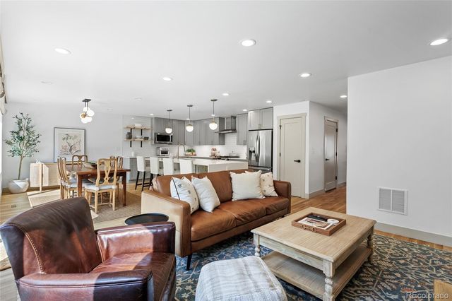 6085 S Sycamore Street, Littleton, CO 80120