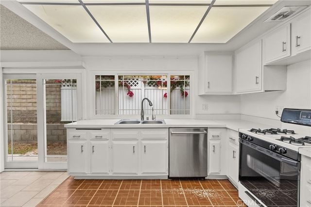 29147 Lotusgarden, Canyon Country, CA 91387