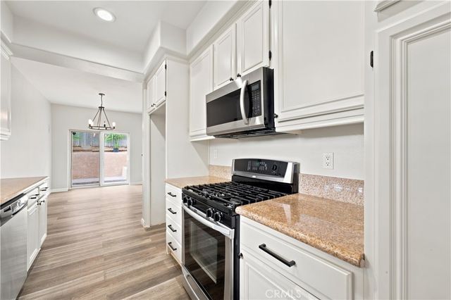13471 Sunny Palms Ln, Sylmar, CA 91342