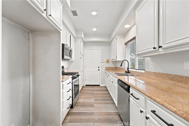 13471 Sunny Palms Ln, Sylmar, CA 91342