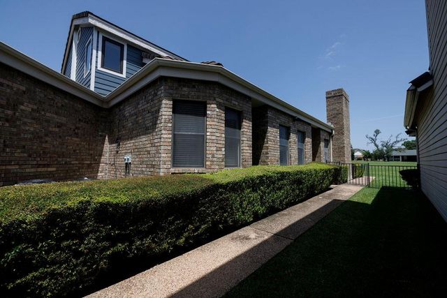 5 Champions LN, Lakeway, TX 78734
