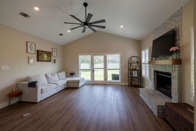 5 Champions LN, Lakeway, TX 78734