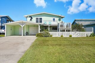 228 Starboard Ave, Rockport, TX 78382