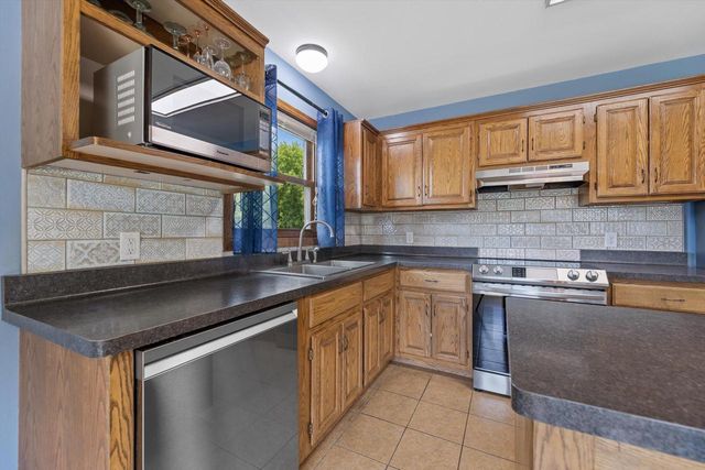 N60W23922 Butternut LANE, Sussex, WI 53089