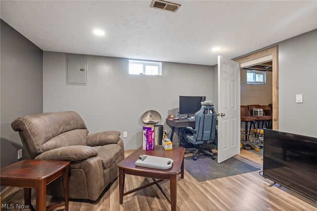 6641 Hillfield Street NW, North Canton, OH 44720