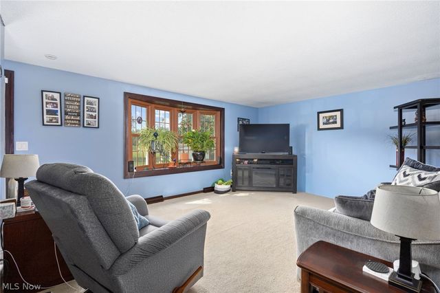 6641 Hillfield Street NW, North Canton, OH 44720
