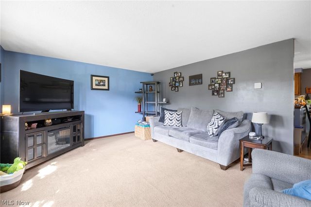 6641 Hillfield Street NW, North Canton, OH 44720