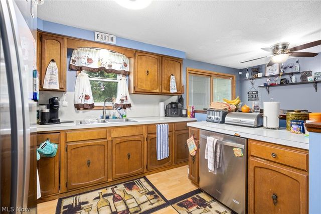 6641 Hillfield Street NW, North Canton, OH 44720