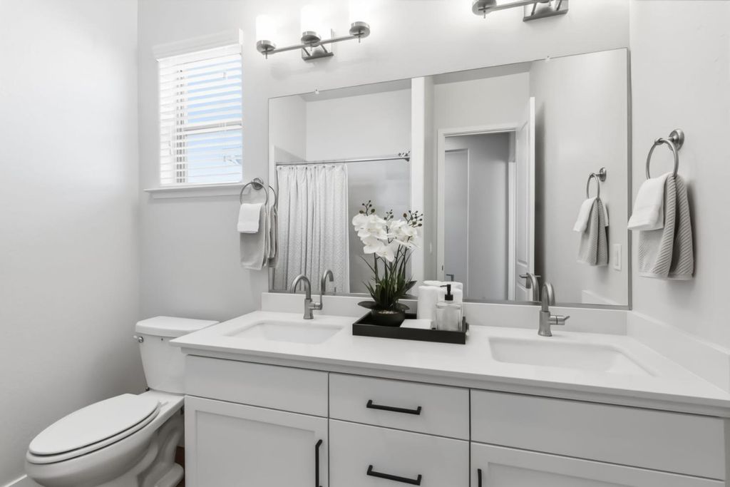 Image 22 of property listing at 19707 Goldfield Lane, Friant, CA 93626
