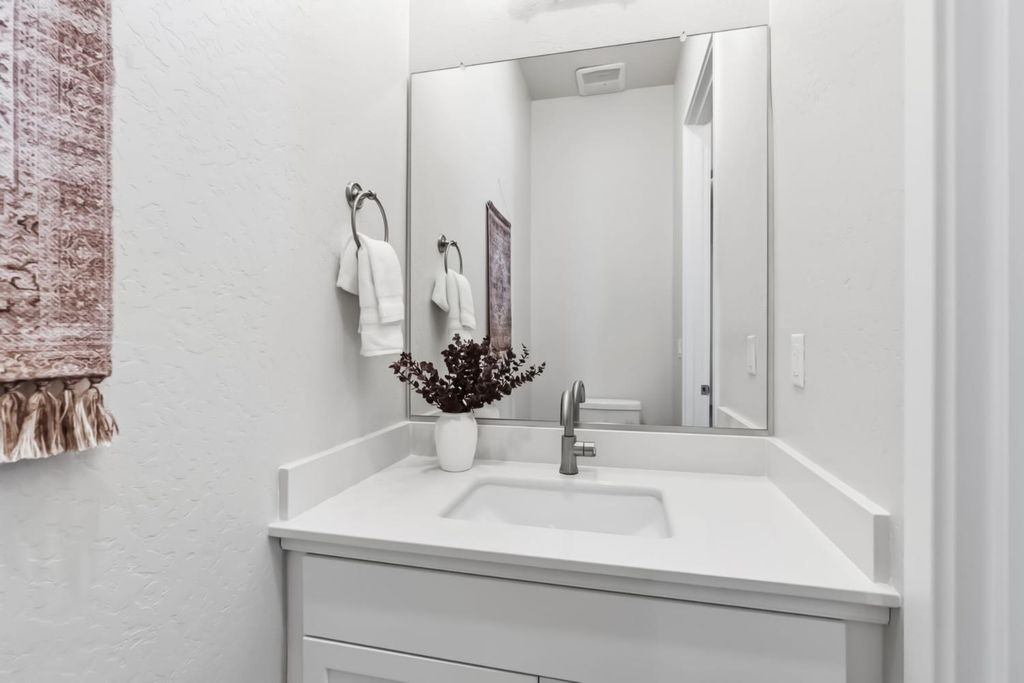 Image 26 of property listing at 19707 Goldfield Lane, Friant, CA 93626