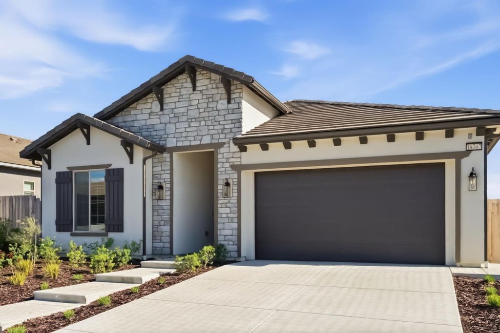 Image 3 of property listing at 19707 Goldfield Lane, Friant, CA 93626