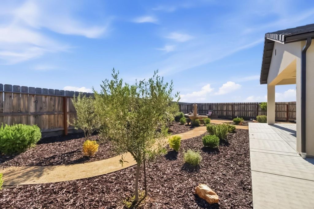 Image 30 of property listing at 19707 Goldfield Lane, Friant, CA 93626