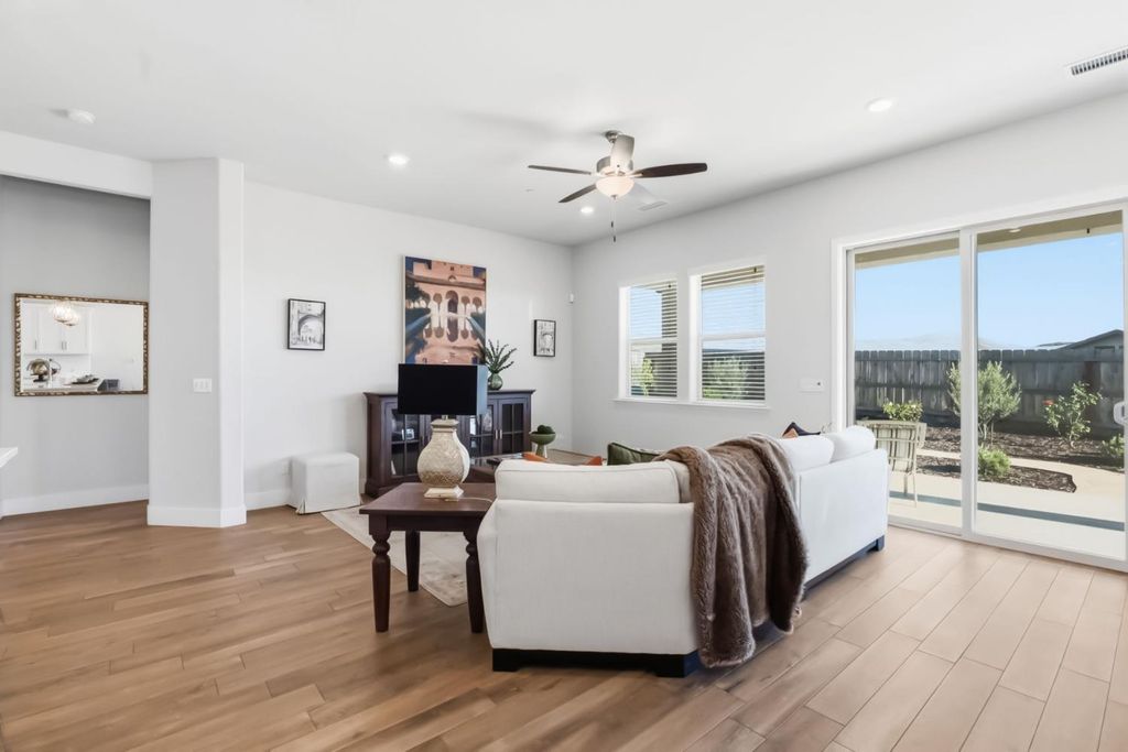 Image 5 of property listing at 19707 Goldfield Lane, Friant, CA 93626
