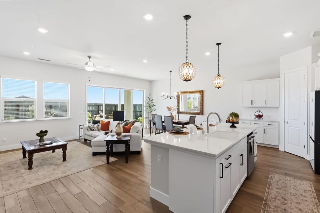 Image 7 of property listing at 19707 Goldfield Lane, Friant, CA 93626