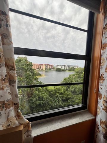 9440 Fontainebleau Blvd 503, Miami, FL 33172