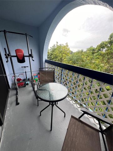 9440 Fontainebleau Blvd 503, Miami, FL 33172