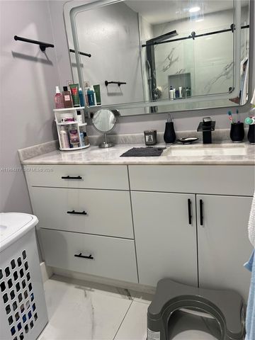 9440 Fontainebleau Blvd 503, Miami, FL 33172