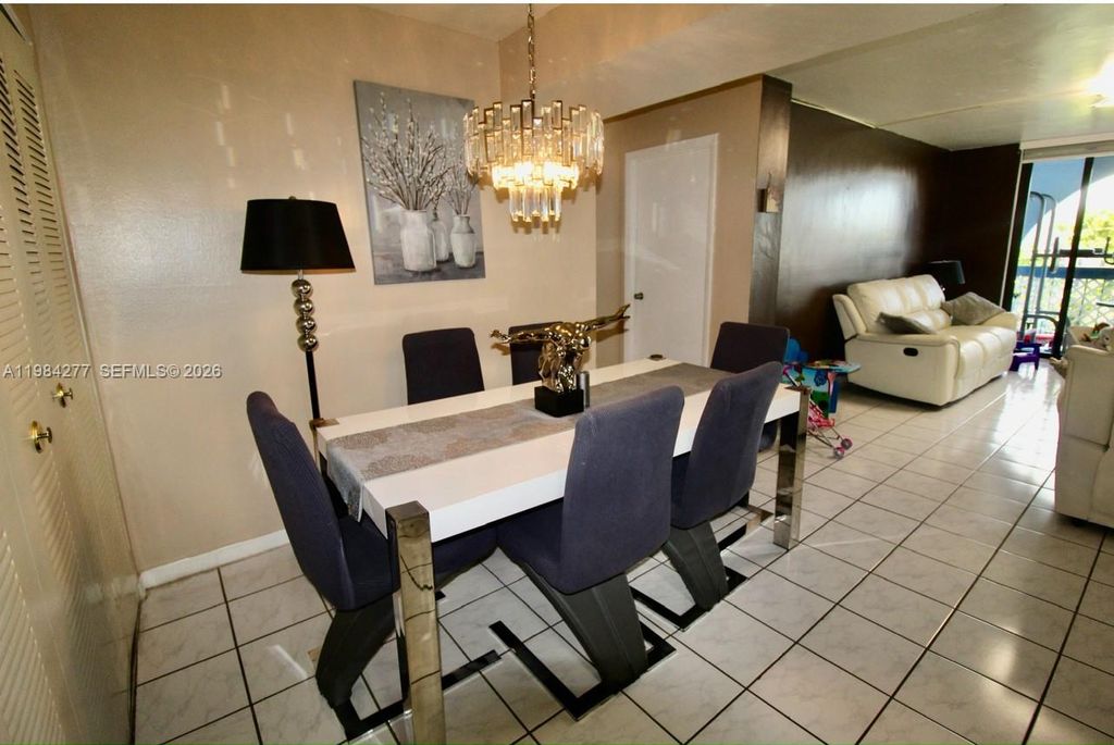 9440 Fontainebleau Blvd 503, Miami, FL 33172