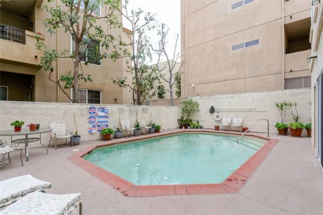 10604 Valley Spring Lane 105, Toluca Lake, CA 91602