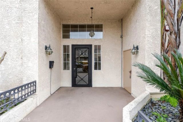 10604 Valley Spring Lane 105, Toluca Lake, CA 91602