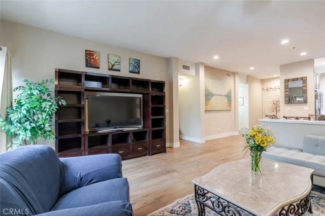 10604 Valley Spring Lane 105, Toluca Lake, CA 91602