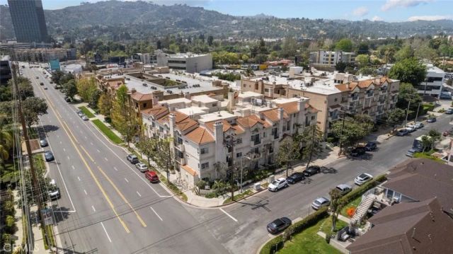 10604 Valley Spring Lane 105, Toluca Lake, CA 91602
