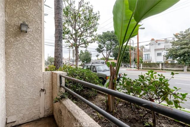 10604 Valley Spring Lane 105, Toluca Lake, CA 91602