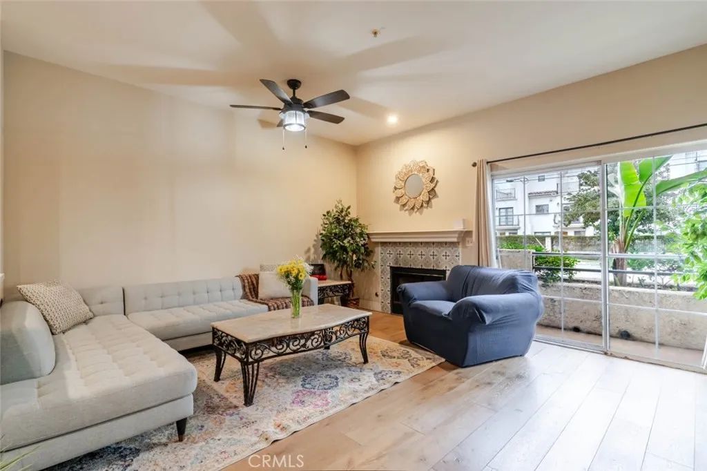 10604 Valley Spring Lane 105, Toluca Lake, CA 91602