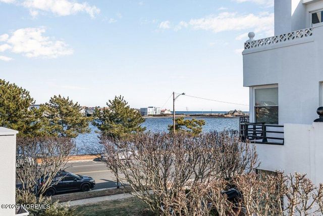 9 Deal Lake Court, Asbury Park, NJ 07712