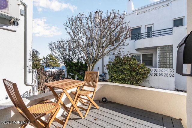 9 Deal Lake Court, Asbury Park, NJ 07712