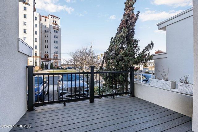 9 Deal Lake Court, Asbury Park, NJ 07712