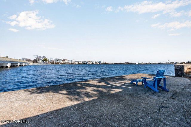 9 Deal Lake Court, Asbury Park, NJ 07712