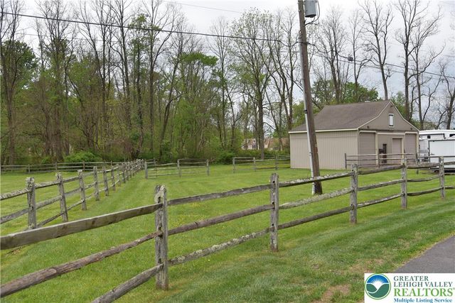 1084 Old School Rd, Haycock Twp, PA 18951