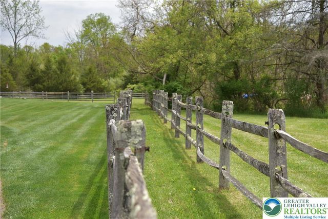 1084 Old School Rd, Haycock Twp, PA 18951