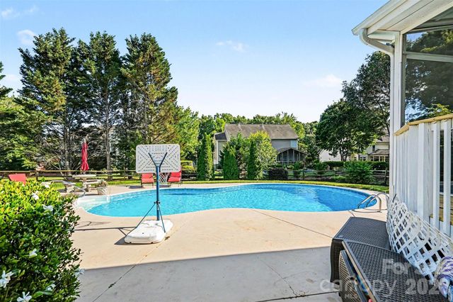 7068 Kidwelly Lane, Matthews, NC 28104